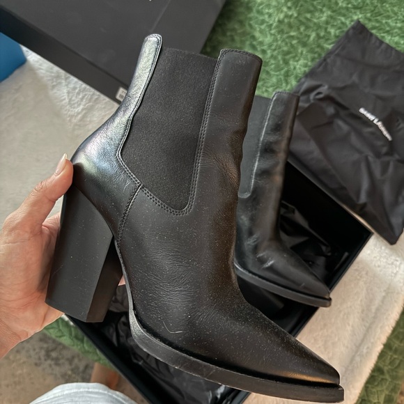 Saint Laurent Black Heeled Chelsea Boots - Picture 1 of 7